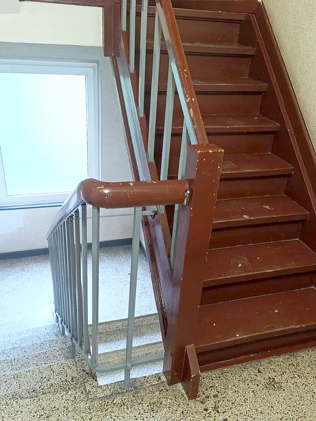 Treppenhaus vor der Sanierung